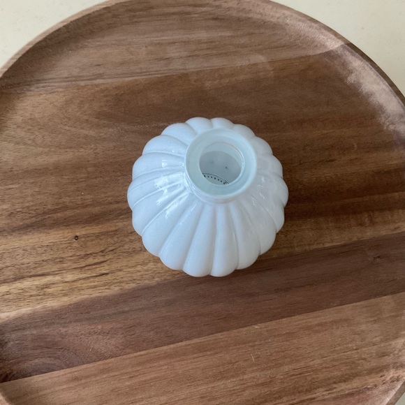 White Ribbed Bud Vase Platter Decoration 💐 - Picture 4 of 4
